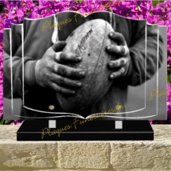 PLAQUE FUNÉRAIRE LIVRE PLEXI BALLON DE RUGBY 02141